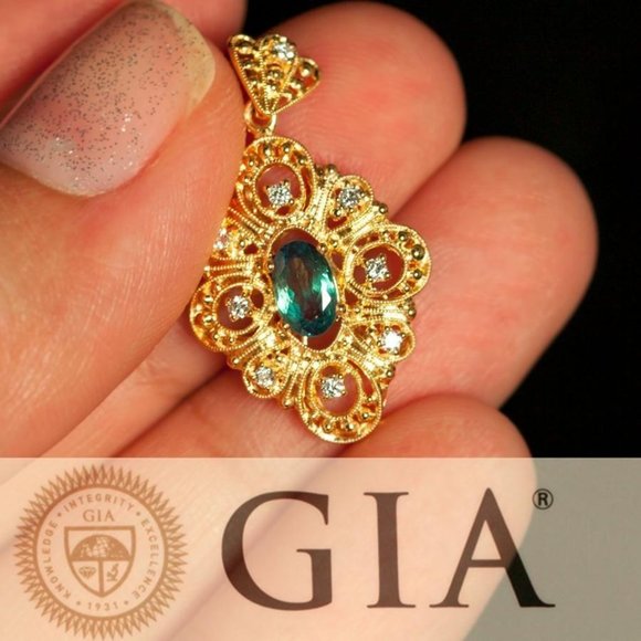 The Alexandrite Jewelry - Natural Alexandrite Diamond 18k YellowGold Pendant